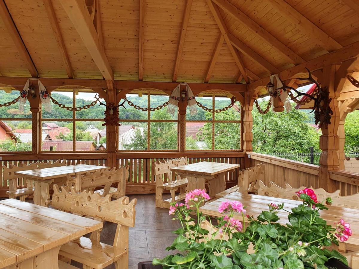 Casa Alexandru - Locul In Care Te Simti Acasa Hotel Viseu de Jos Eksteriør billede