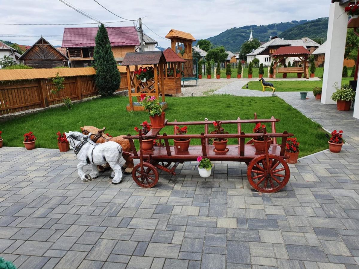 Casa Alexandru - Locul In Care Te Simti Acasa Hotel Viseu de Jos Eksteriør billede