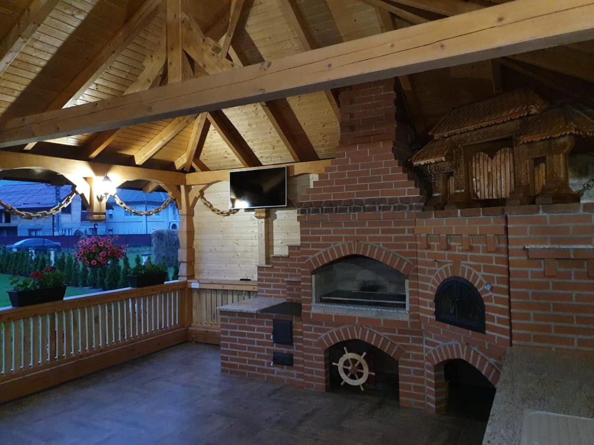 Casa Alexandru - Locul In Care Te Simti Acasa Hotel Viseu de Jos Eksteriør billede